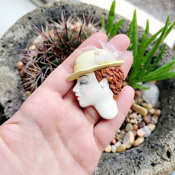 Vintage Profile of a Woman Brooch Pin - Picture 3 of 5